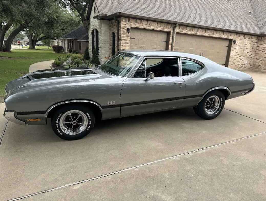 1970 Oldsmobile Cutlass S 442 CLONE